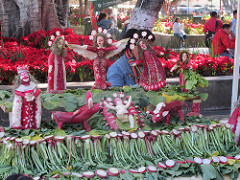 Radish Nativity, photo by Matthew Yglesias, (CC BY-SA 2.0) Radish Nativity, photo by Matthew Yglesias, (CC BY-SA 2.0)
